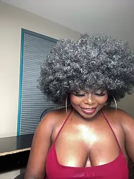 WomanNextdoor1 webcam