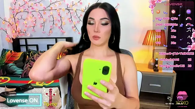 DevineHugeSelfsuck webcam