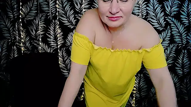 Olivia_playful webcam