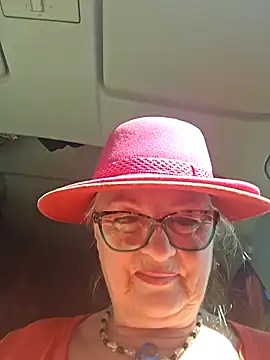 Webcam Model (Hot-Muci) is live