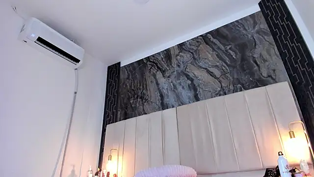 sarita_rouzze webcam