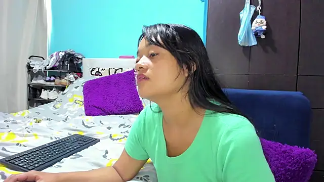 lazyandsniffer28 - LazyandSniffer28's free webcam - UK Sex Cams