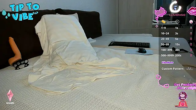 Smallnipples Live Webcam on Stripchat