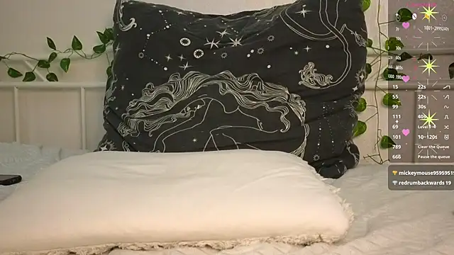 YourScarlettStorm webcam