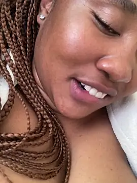 Webcam Model (MeekyCurvyAss)  is live.Free join now!