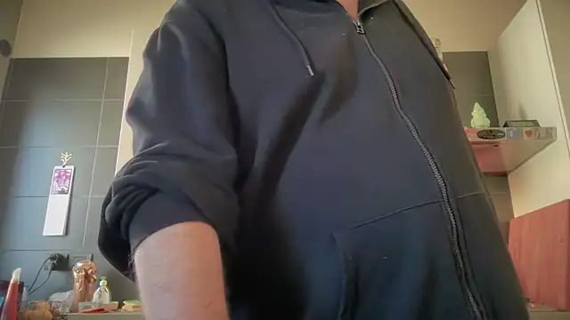 theitalianbear - Theitalianbear's free webcam - UK Sex Cams