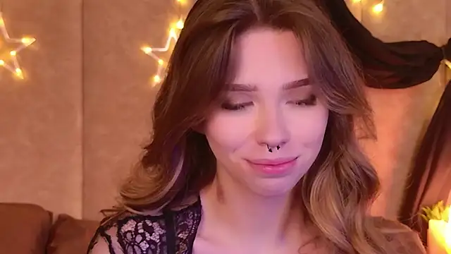 sierra_fane (F teen) - hand bra