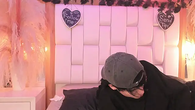 Daphne_And_Roger webcam