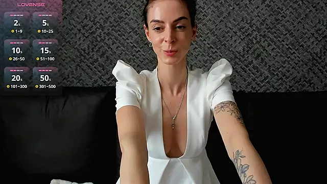 XValkyrieX live sex cam