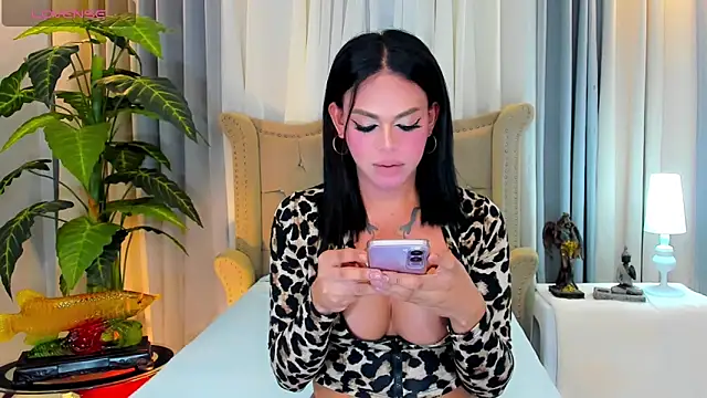 MochaliciousTransOnTop webcam