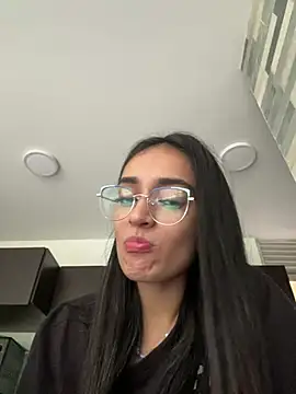 Webcam Model (leilani_X)  is live.Free join now!