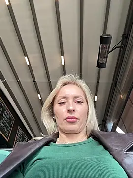 Webcam Model (VikaBunny1)  is live.Free join now!