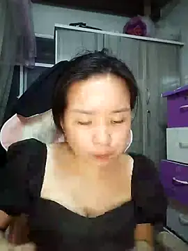 ivy_trix2 - Ivy_Trix2's free webcam