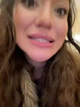 SaintSquirt live sex cam