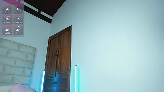 hollygrey_ (F young) - show boobs + oil