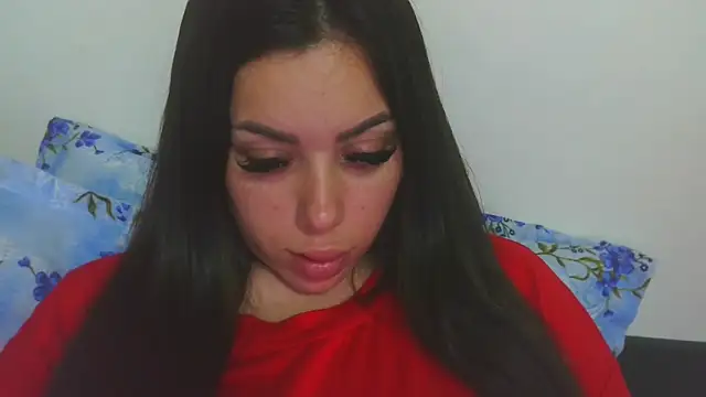 LovelyJulliette webcam