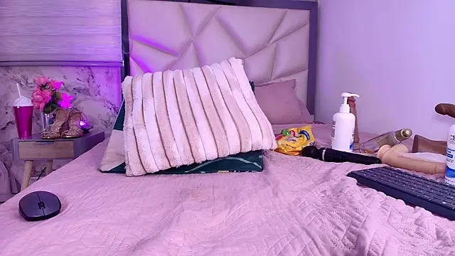 lili_jhonson - Lili_jhonson's free webcam - UK Sex Cams