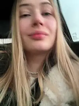 blonde_exe webcam