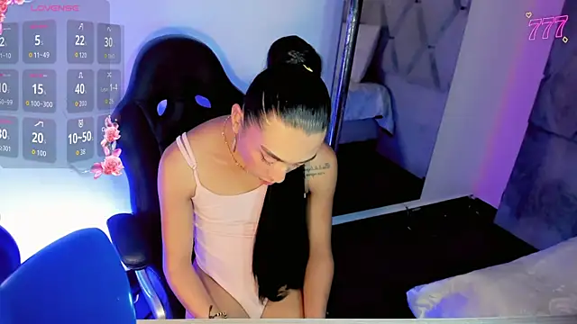 Daniiela_Ember webcam