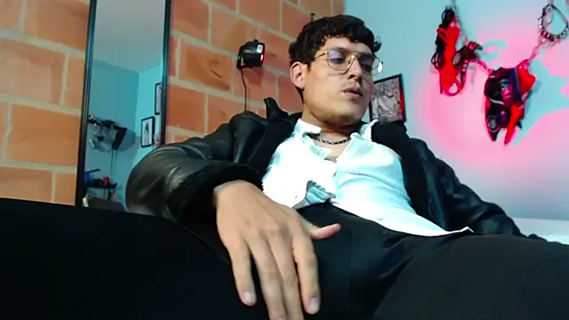 dom2travelersss webcam