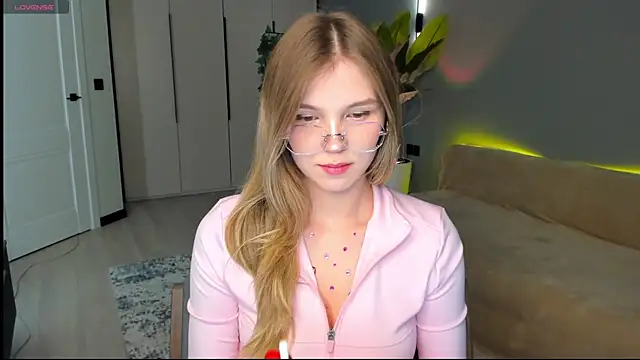 linakorvin - Linakorvin's free webcam - UK Sex Cams