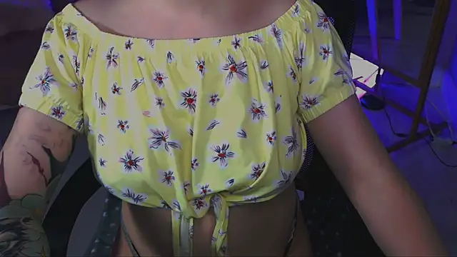 arizzzona_baby - Arizzzona_baby's free webcam - UK Sex Cams