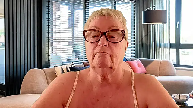 Mystery-Grandmother webcam