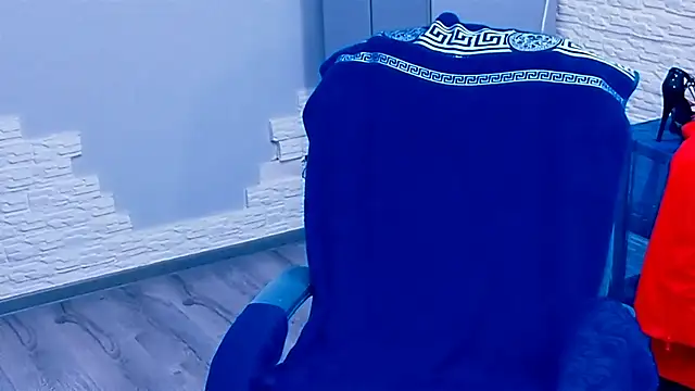 Hornystepmom29 live sex cam