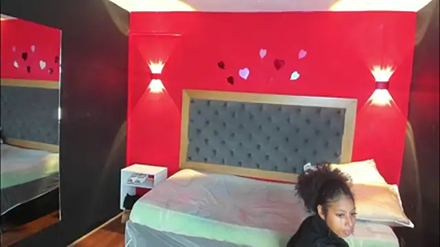 yayahilton - YayaHilton's free webcam - UK Sex Cams