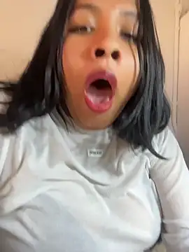 Webcam Model (lovedforeverr)  is live.Free join now!