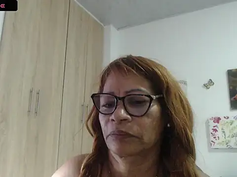 BustyMilf_ webcam