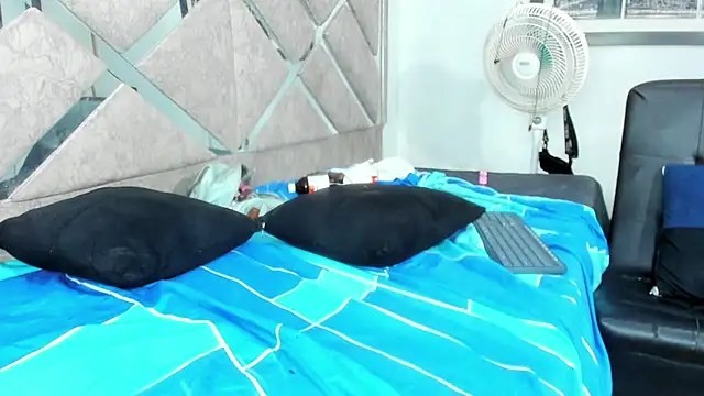 EvaxEmma live sex cam