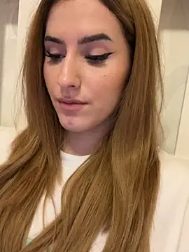 ariaadda (F young) - Show boobs în public