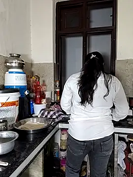 Heena-143 Live Webcam on Stripchat