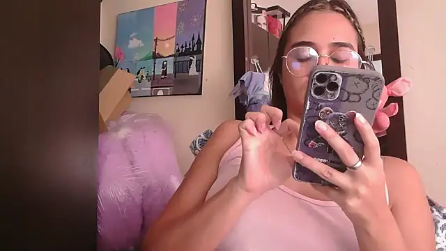 trianabell - Trianabell's free webcam - UK Sex Cams