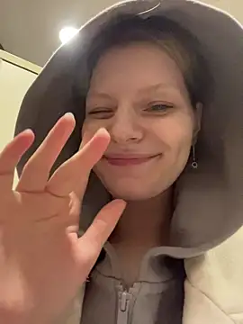 maryhiggins (F young) - Licking nipples