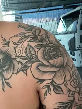 kahreal Live Webcam on Stripchat