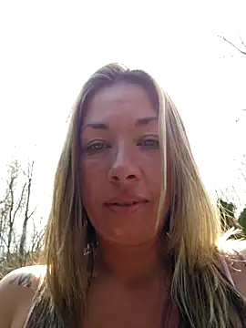 mirakisss - MiraKisss's free webcam - UK Sex Cams