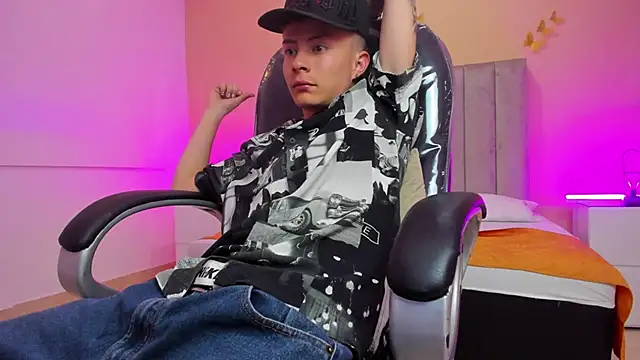 nascary_fox (M twink) - cum public