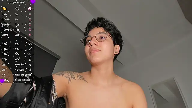 laura-hills18 webcam