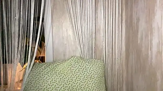 SophieNiktashu webcam