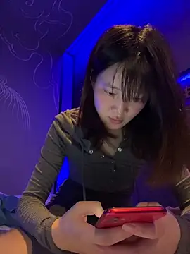 美女littleqiu在线直播