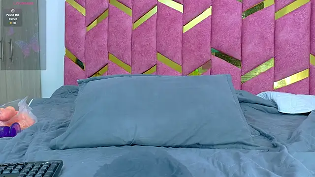 hornyhousekeeper_ webcam