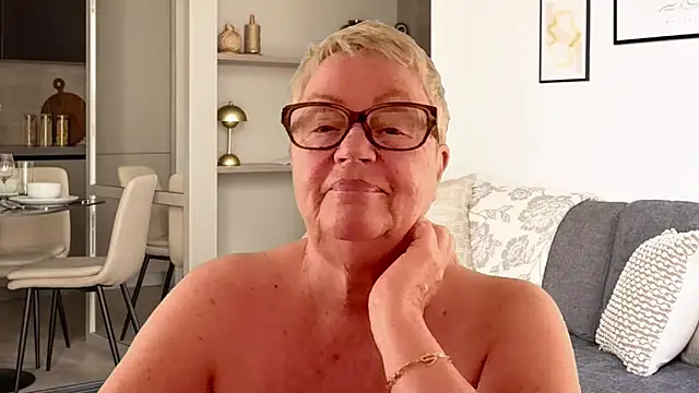 Mystery-Grandmother webcam