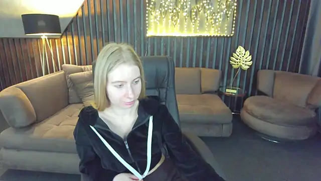 Alina_Blonde webcam