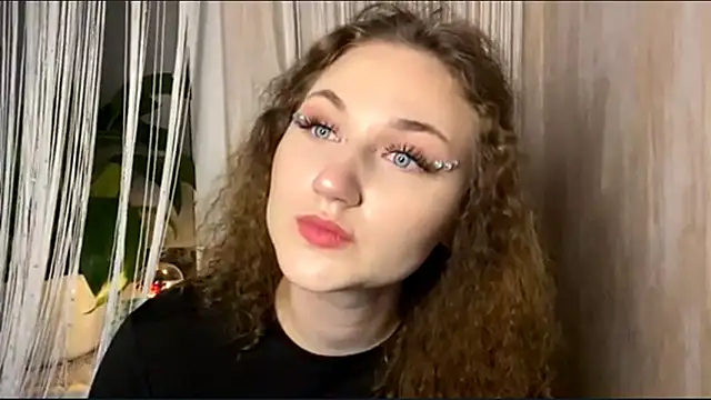 SophieNiktashu webcam