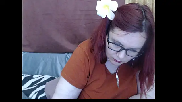 PlayfullMature webcam