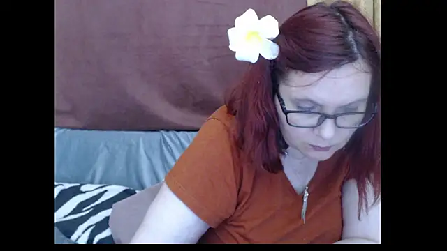 PlayfullMature webcam