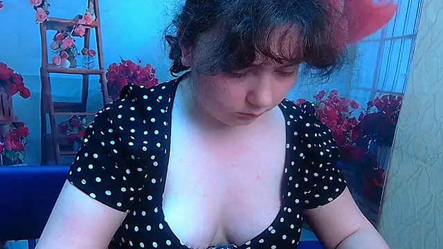 NeonilaLisova webcam