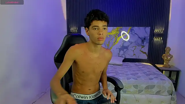 Dark_Desiree18 webcam